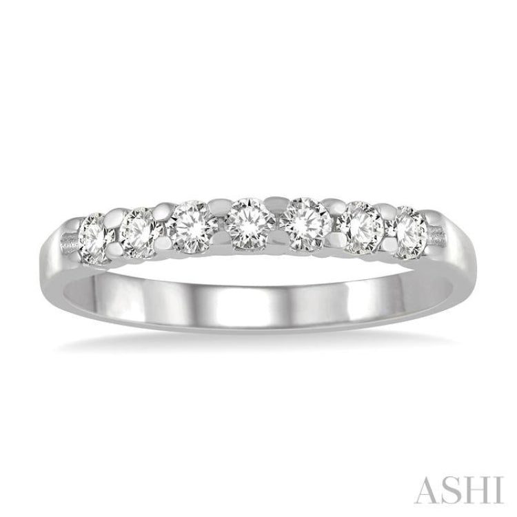 1/3 Ctw 7 Stone Round Cut Diamond Wedding Band in 14K White Gold